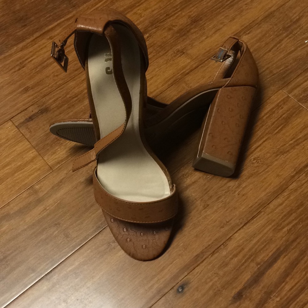 NWOB...ITS FASHION FAUX LEATHER SANDAL